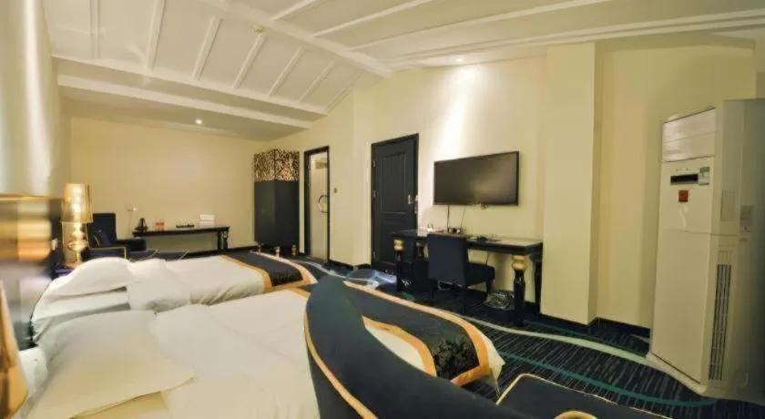 Bed in Guilin Sapphire hotel