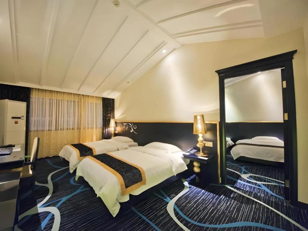 Bed in Guilin Sapphire hotel