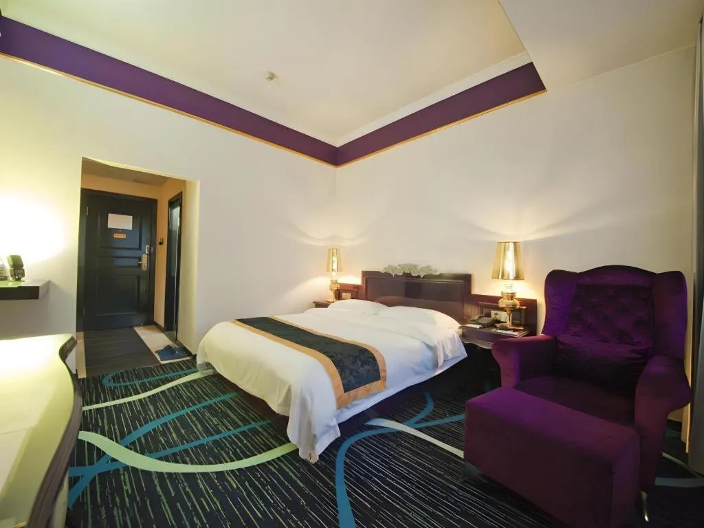 Bed in Guilin Sapphire hotel