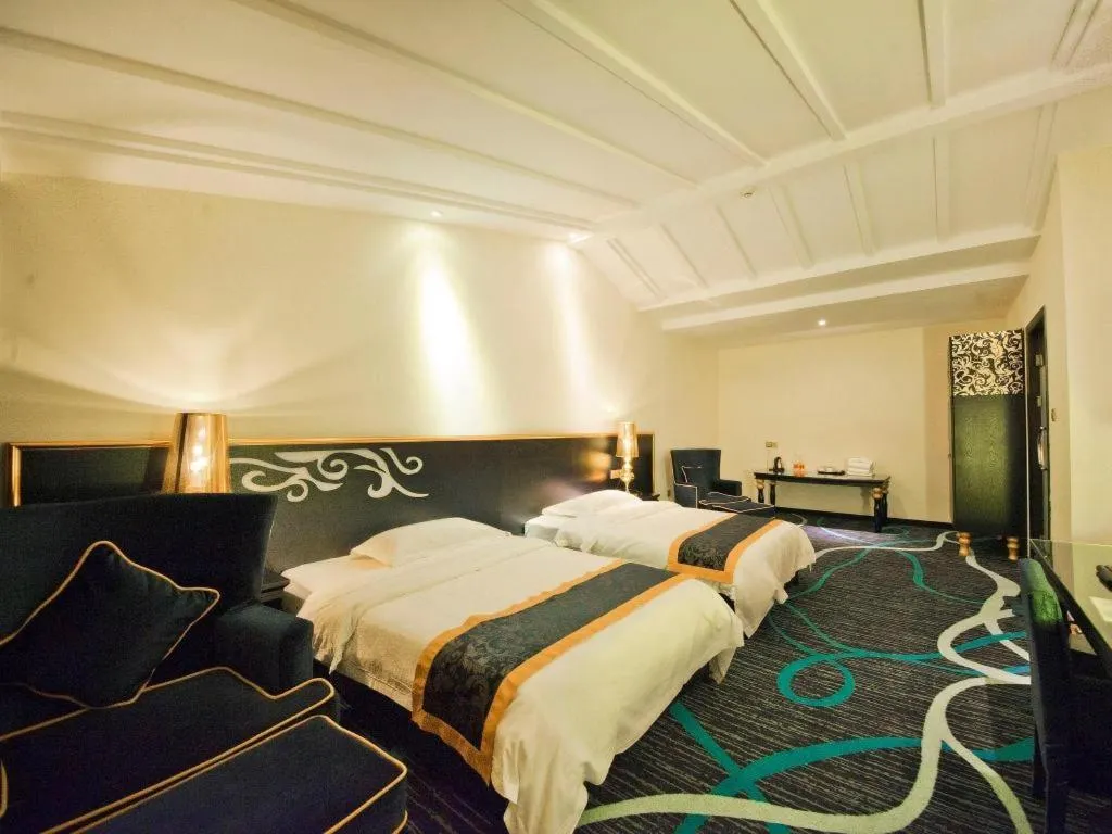 Bed in Guilin Sapphire hotel