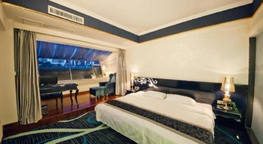 Bed in Guilin Sapphire hotel