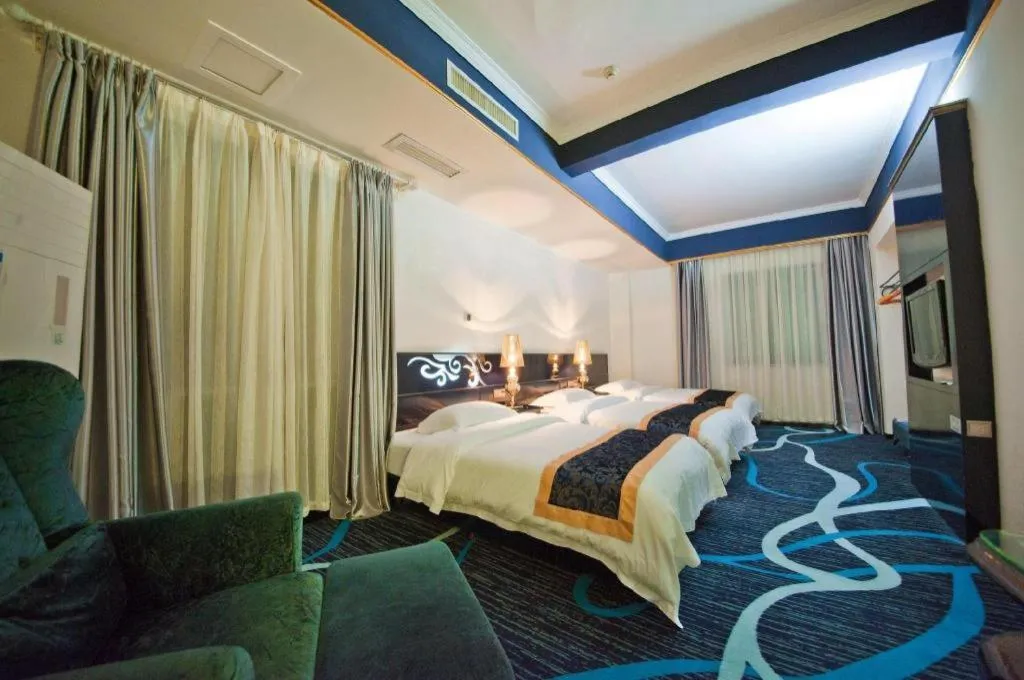Bed in Guilin Sapphire hotel