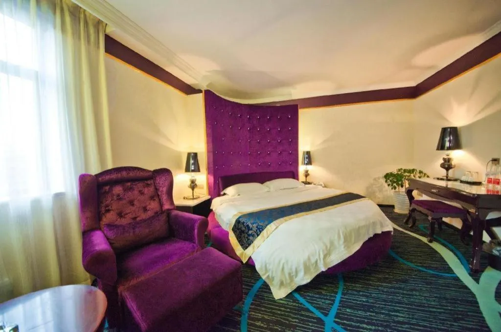 Bed in Guilin Sapphire hotel