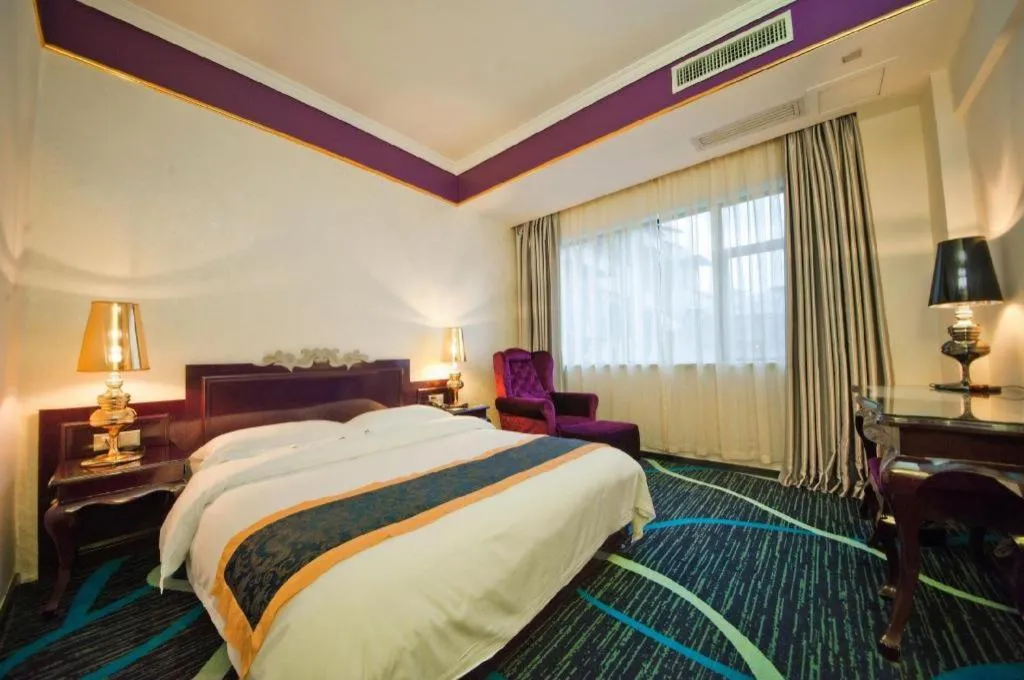 Bed in Guilin Sapphire hotel