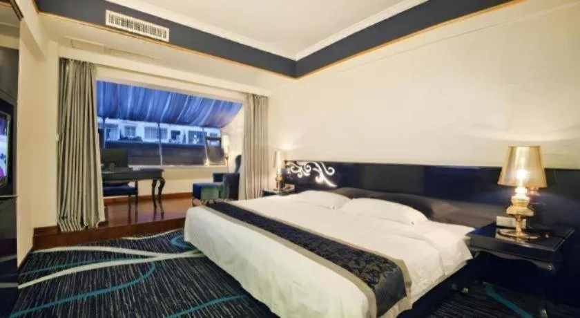 Bed in Guilin Sapphire hotel