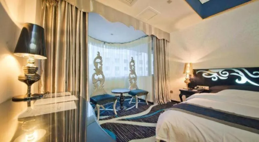 Bed in Guilin Sapphire hotel