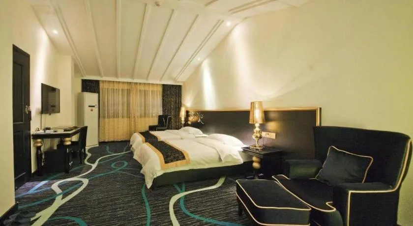 Bed in Guilin Sapphire hotel