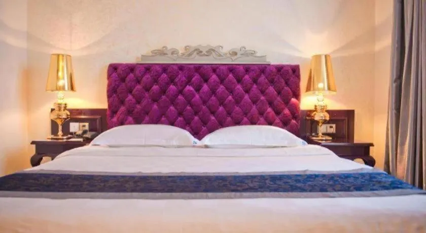 Bed in Guilin Sapphire hotel