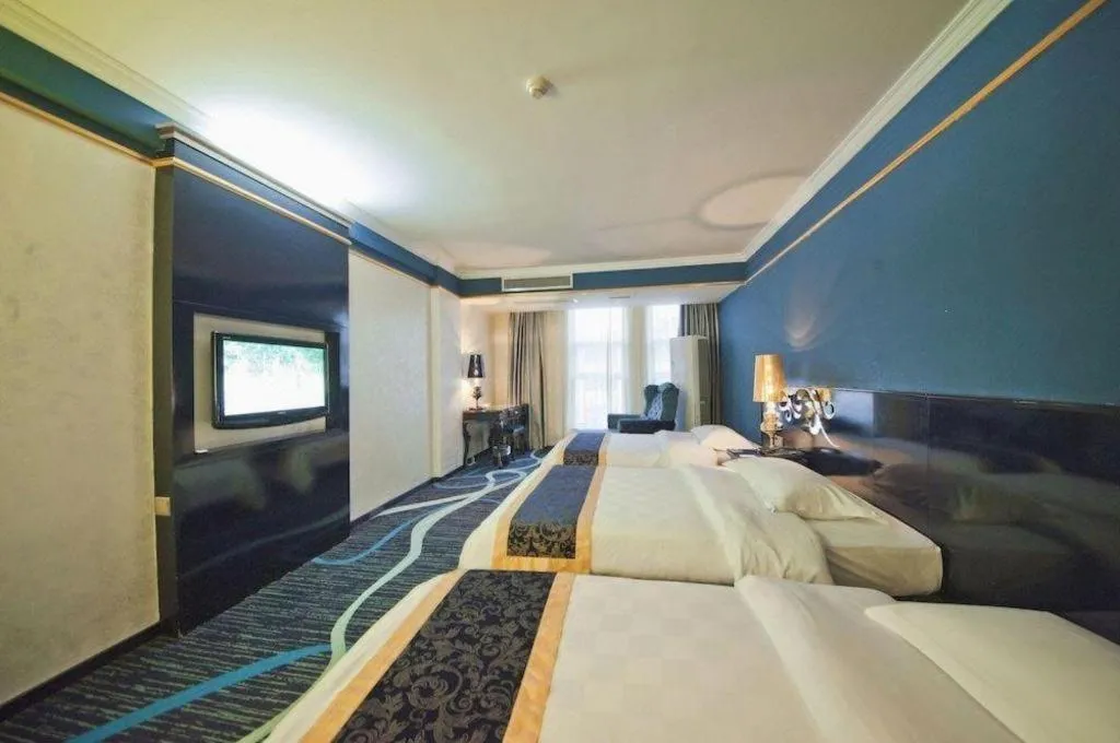 Bed in Guilin Sapphire hotel