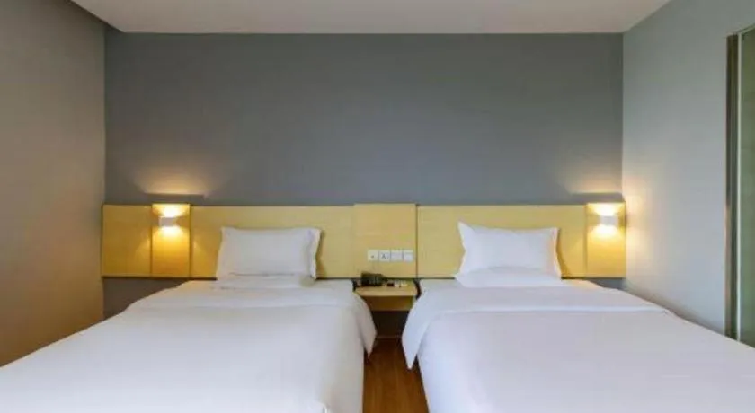 Bed in 7 Days Inn Foshan University Creative Industry Park