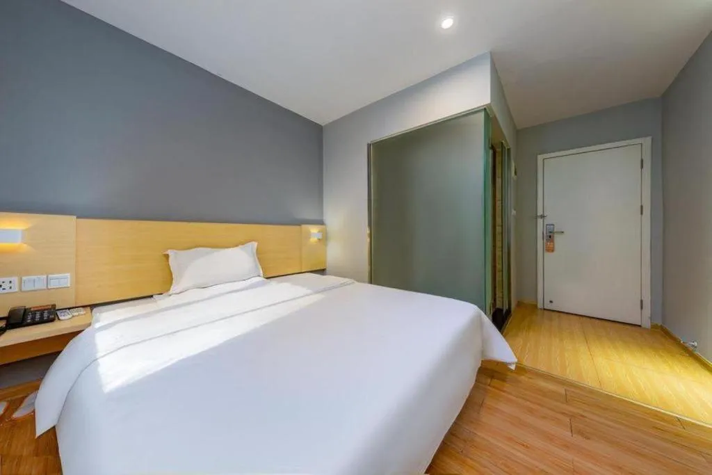 Bed in 7 Days Inn Foshan University Creative Industry Park