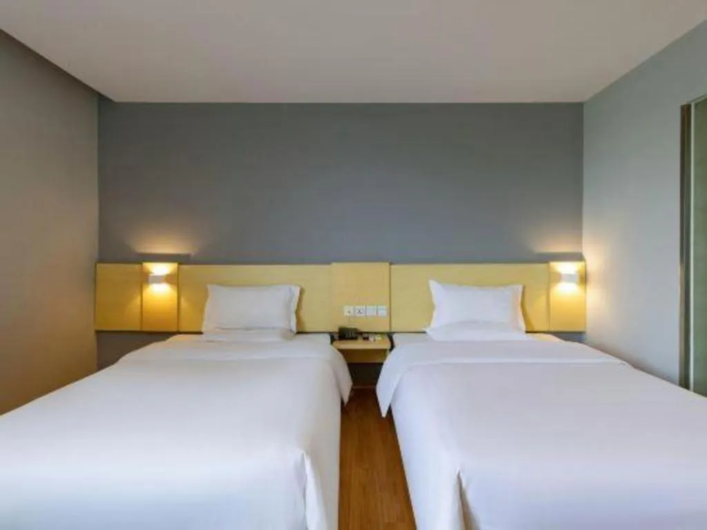 Bed in 7 Days Inn Foshan University Creative Industry Park