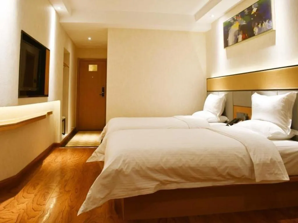 Bed in GreenTree Inn Geermu Walking Street Business Hotel