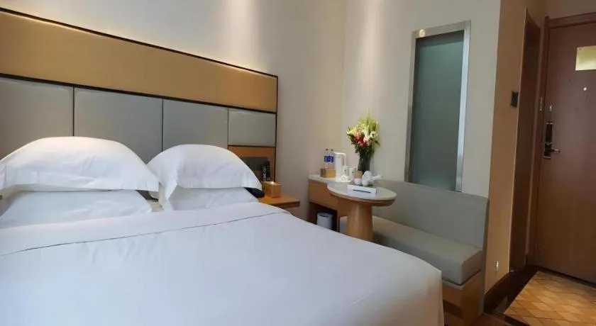 Bed in GreenTree Inn Geermu Walking Street Business Hotel