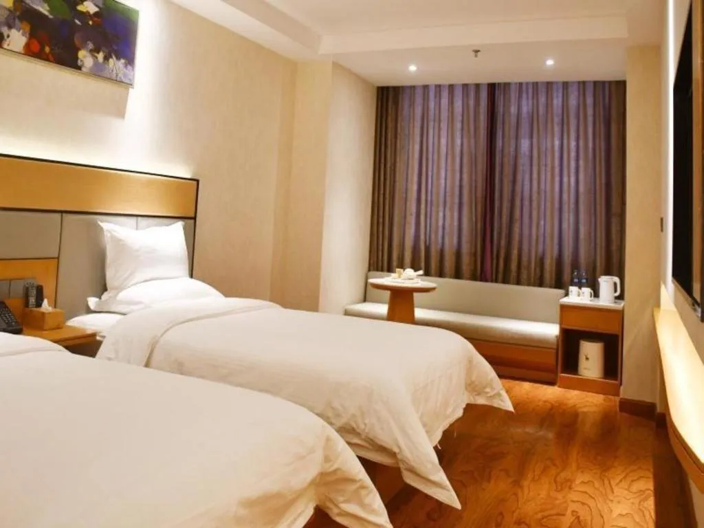 Bed in GreenTree Inn Geermu Walking Street Business Hotel