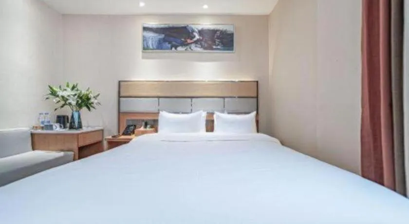 Bed in GreenTree Inn Geermu Walking Street Business Hotel
