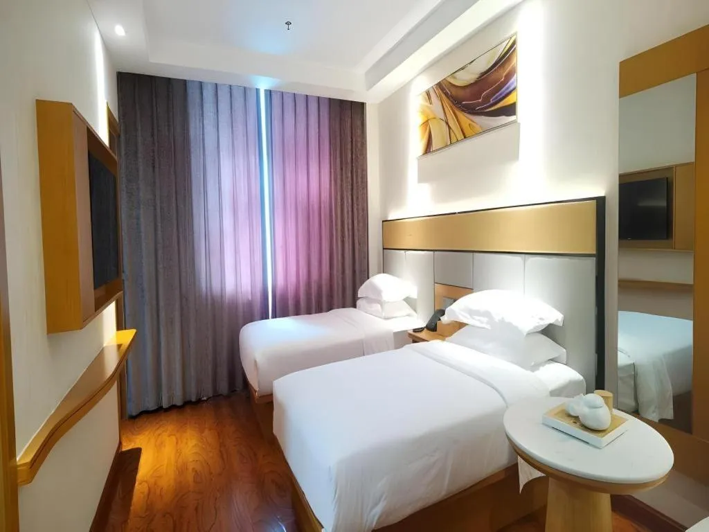 Bed in GreenTree Inn Geermu Walking Street Business Hotel