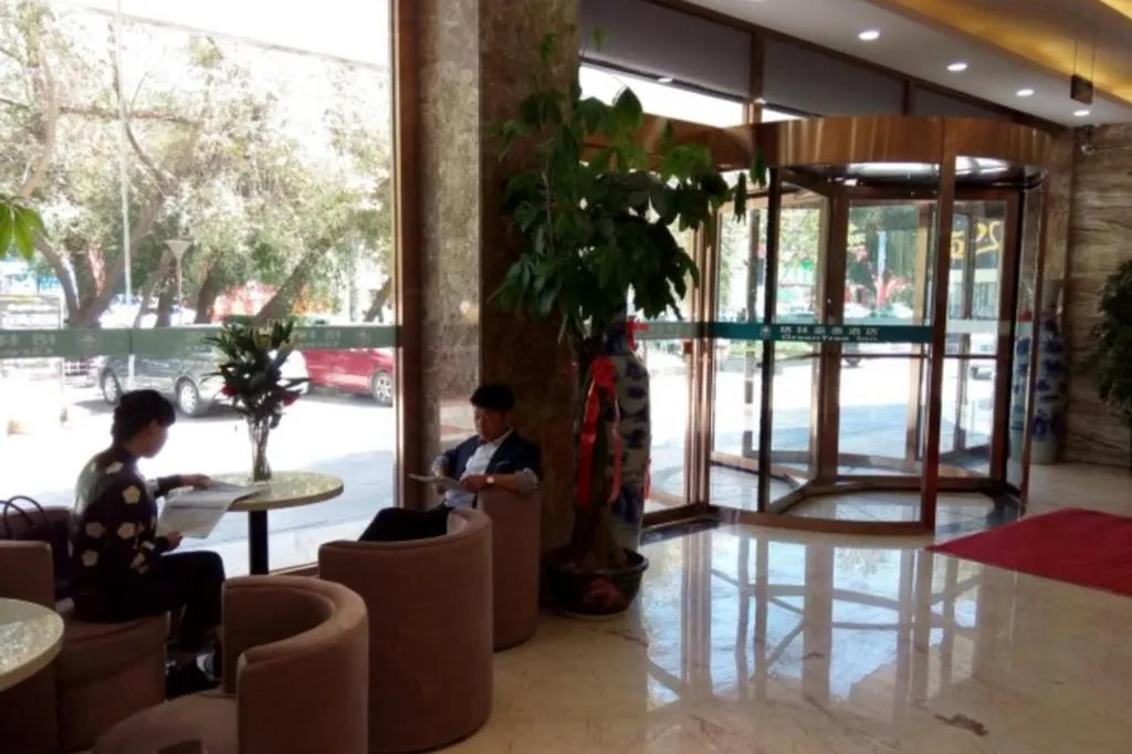 GreenTree Inn Geermu Walking Street Business Hotel