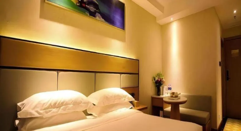 Bed in GreenTree Inn Geermu Walking Street Business Hotel