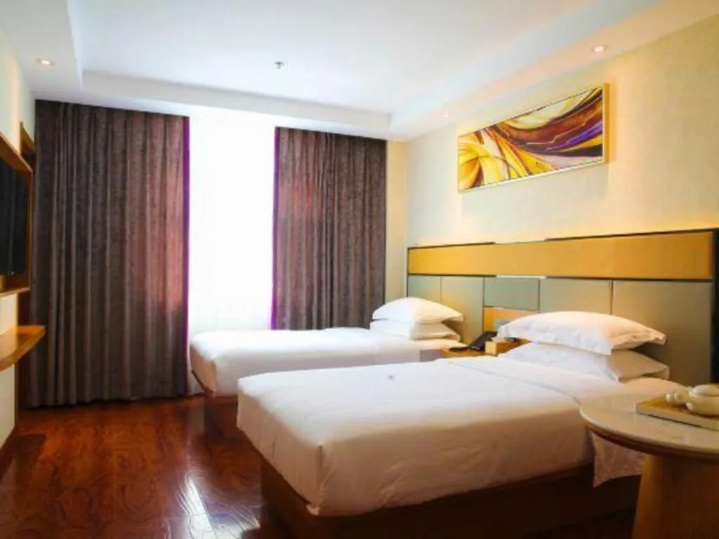 Bed in GreenTree Inn Geermu Walking Street Business Hotel