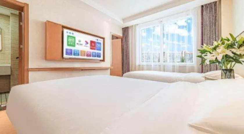 Bed in GreenTree Inn Geermu Walking Street Business Hotel