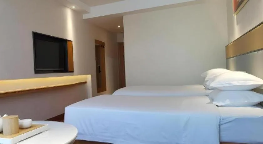 Bed in GreenTree Inn Geermu Walking Street Business Hotel