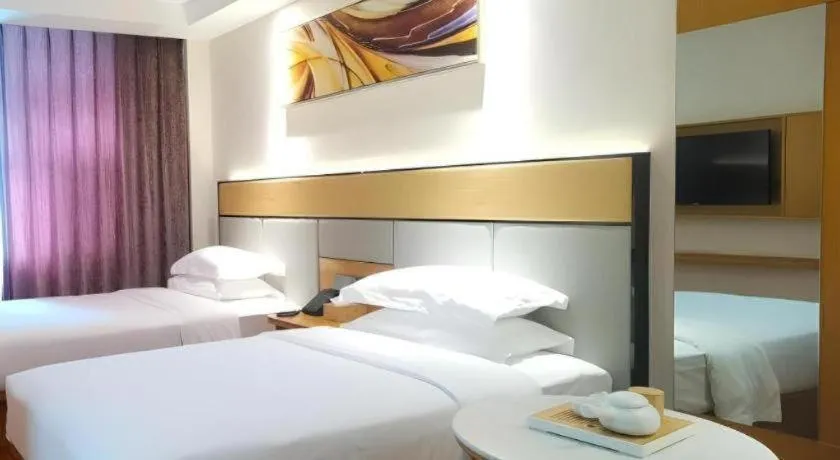 Bed in GreenTree Inn Geermu Walking Street Business Hotel