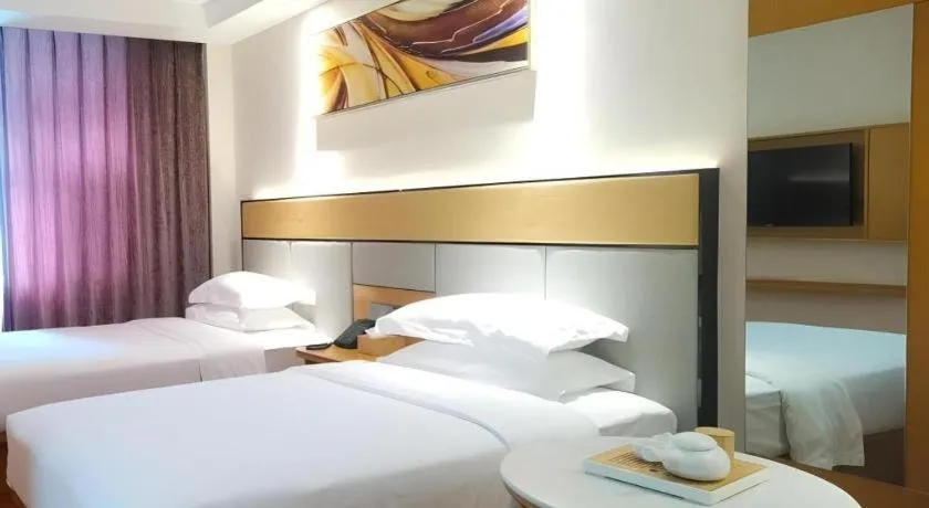 Bed in GreenTree Inn Geermu Walking Street Business Hotel