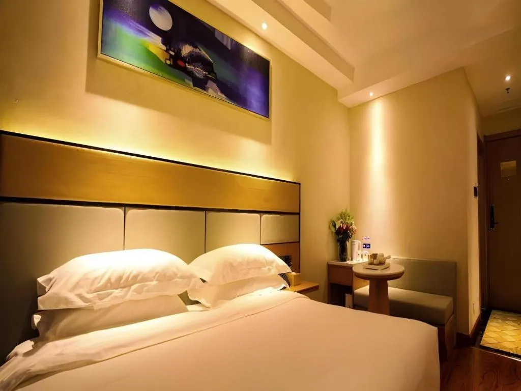 Bed in GreenTree Inn Geermu Walking Street Business Hotel