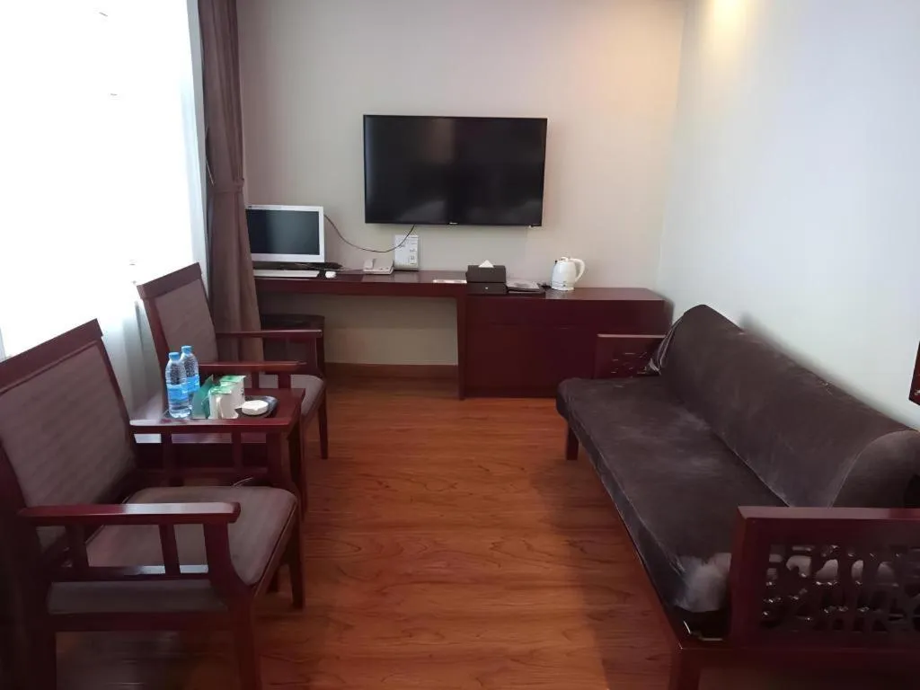 GreenTree Inn Geermu Walking Street Business Hotel