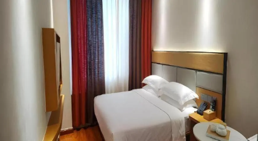 Bed in GreenTree Inn Geermu Walking Street Business Hotel