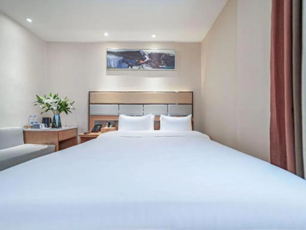 Bed in GreenTree Inn Geermu Walking Street Business Hotel