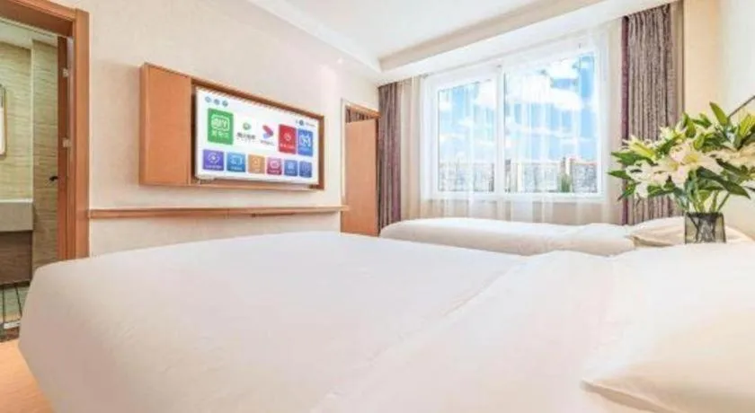 Bed in GreenTree Inn Geermu Walking Street Business Hotel