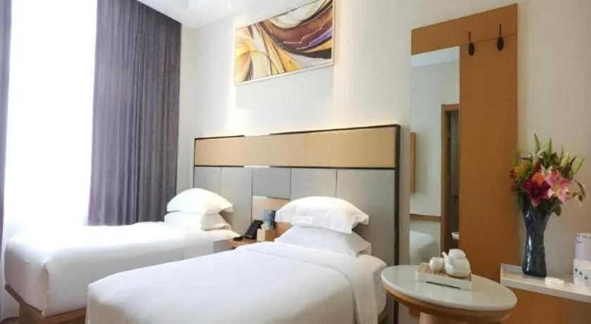 Bed in GreenTree Inn Geermu Walking Street Business Hotel