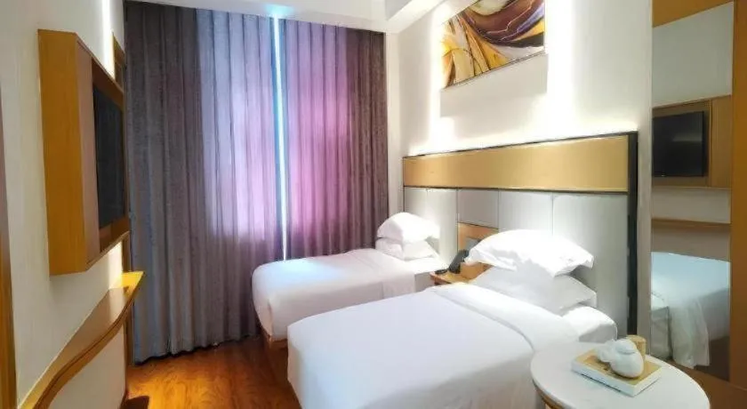 Bed in GreenTree Inn Geermu Walking Street Business Hotel