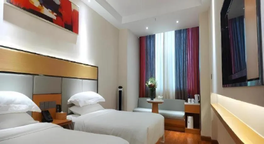 Bed in GreenTree Inn Geermu Walking Street Business Hotel