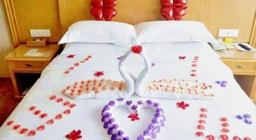 Bed in Vienna Hotel Chengdu Xinfan Furniture City