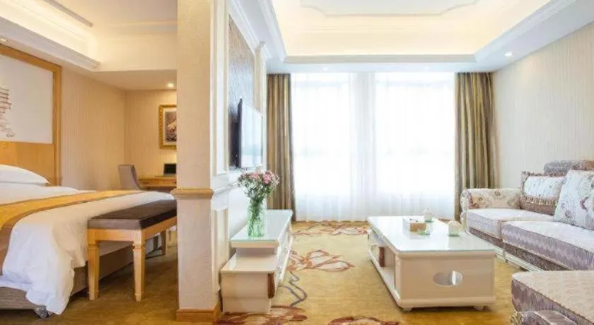 Bed in Vienna Hotel Chengdu Xinfan Furniture City