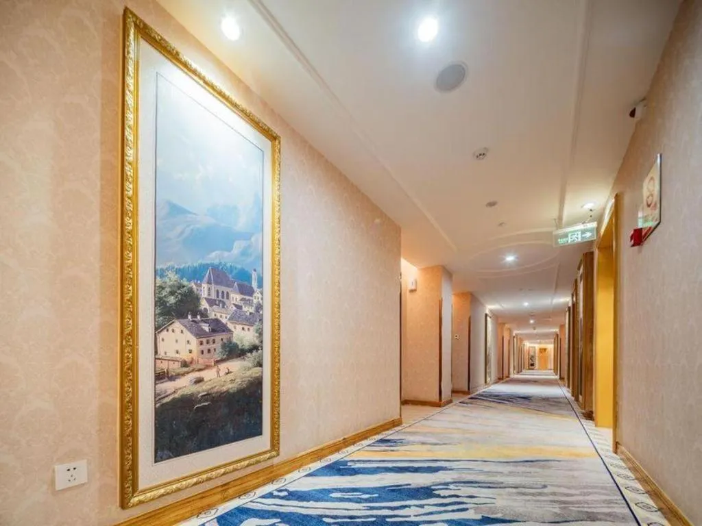 Bed in Vienna Hotel Chengdu Xinfan Furniture City