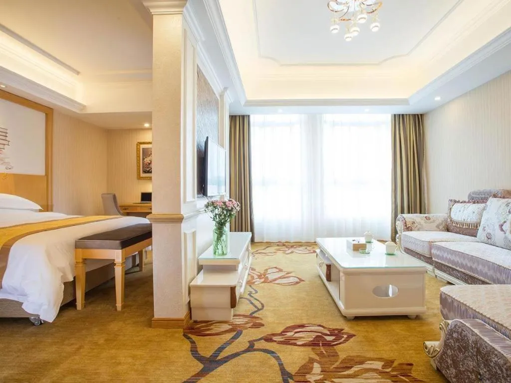 Bed in Vienna Hotel Chengdu Xinfan Furniture City