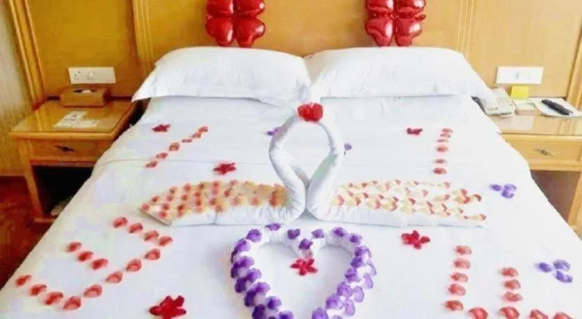 Bed in Vienna Hotel Chengdu Xinfan Furniture City