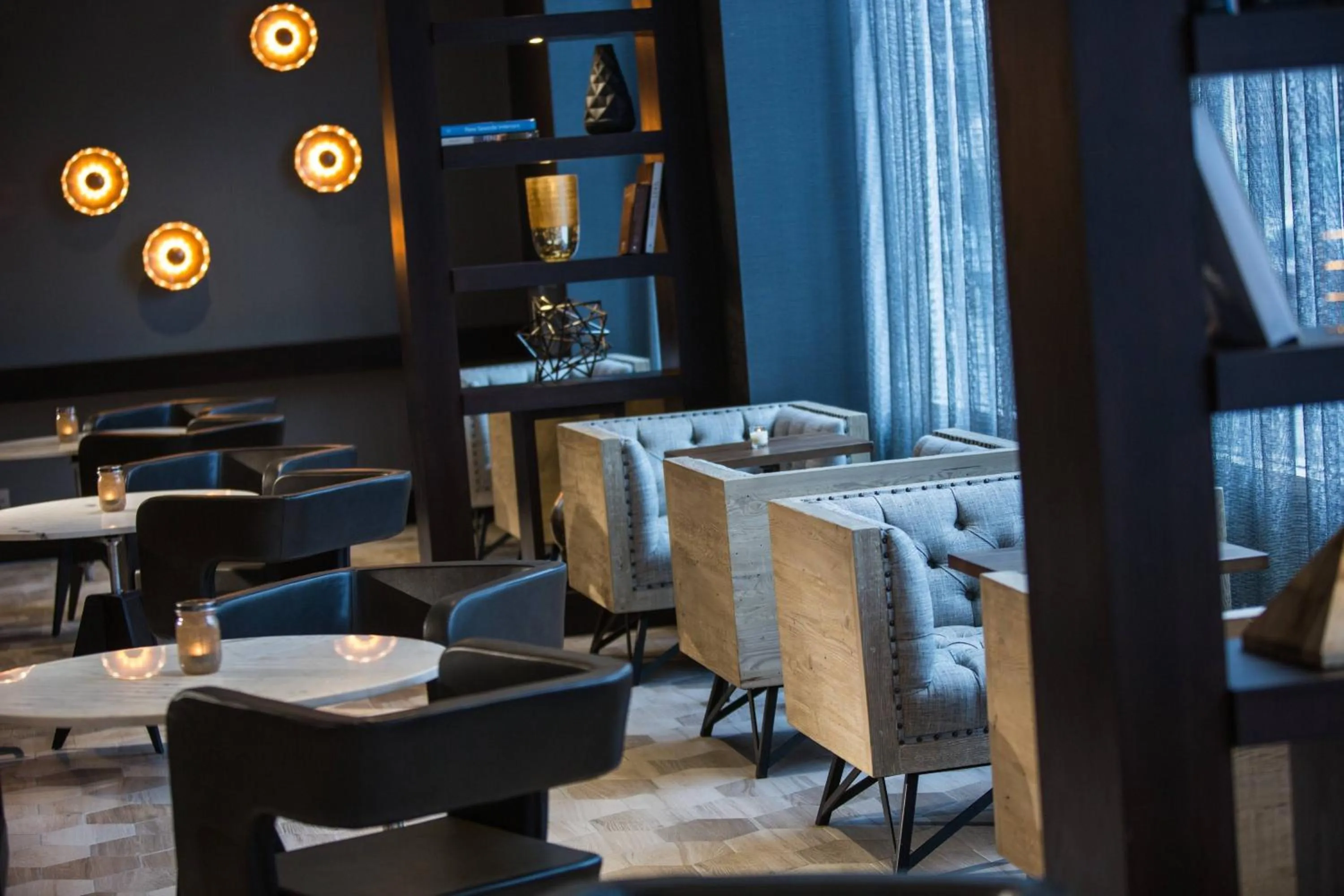 Lounge or bar in Renaissance Albany Hotel