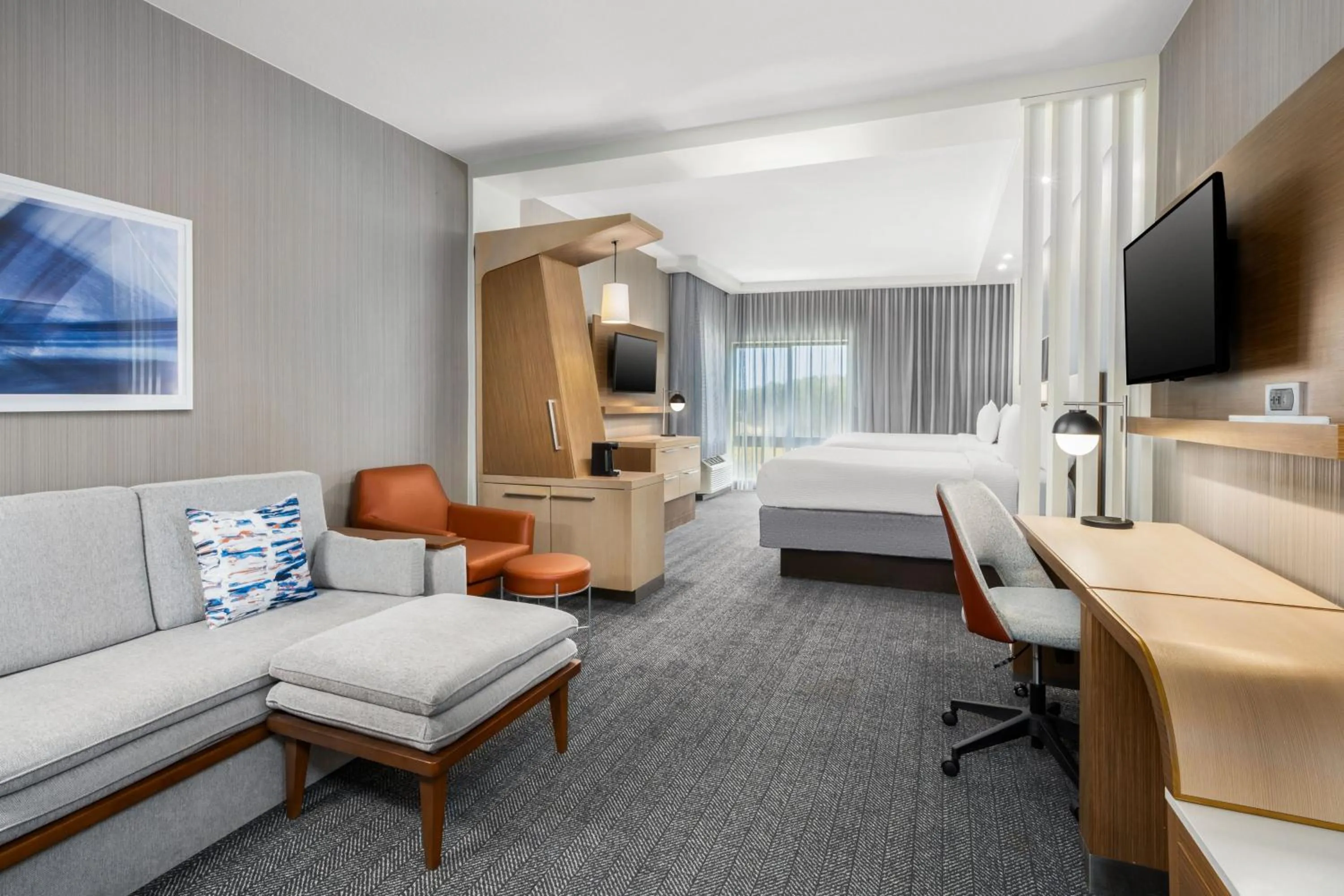 Photo of the whole room, Bed in Courtyard by Marriott Auburn