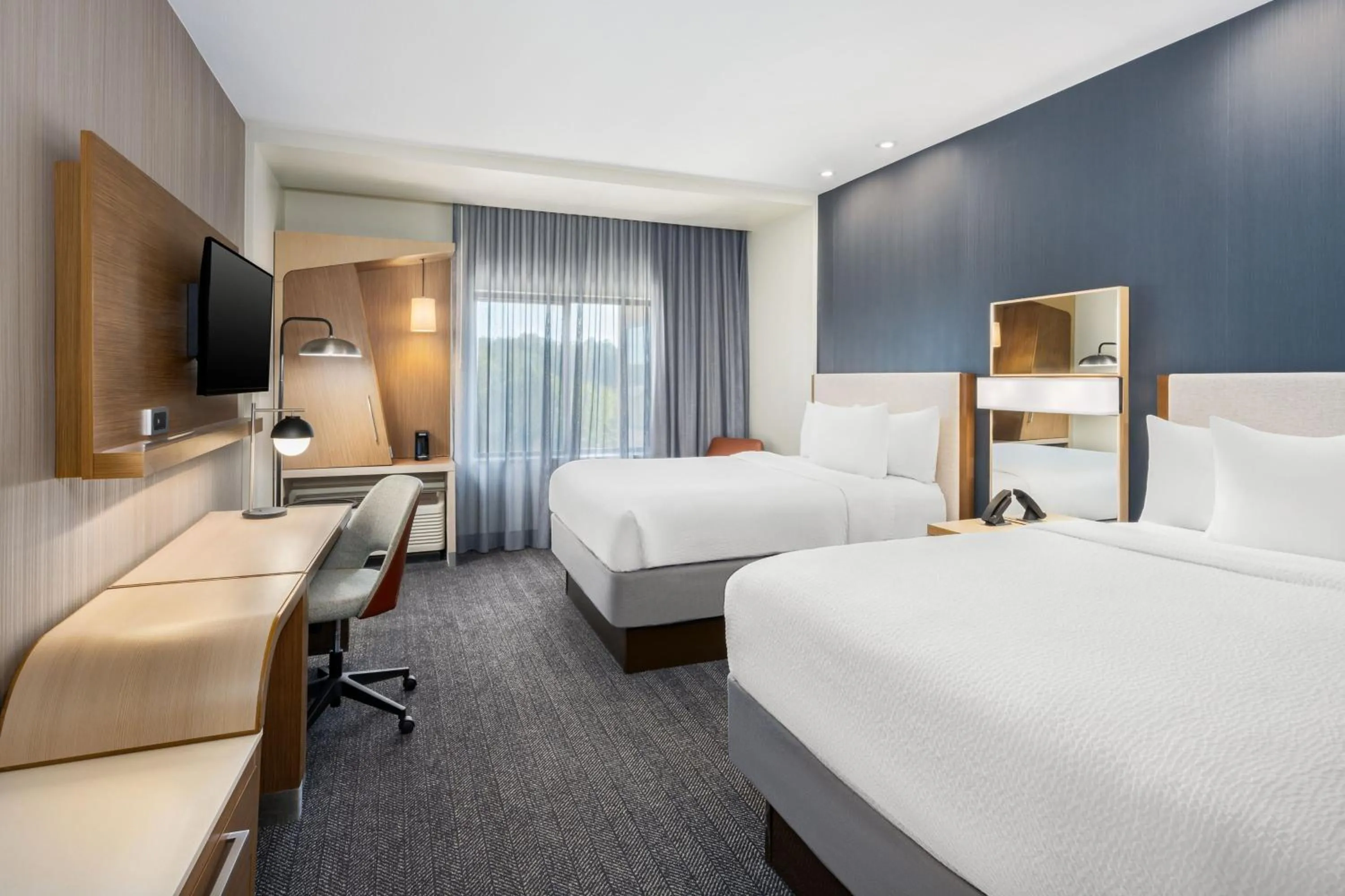 Photo of the whole room, Bed in Courtyard by Marriott Auburn