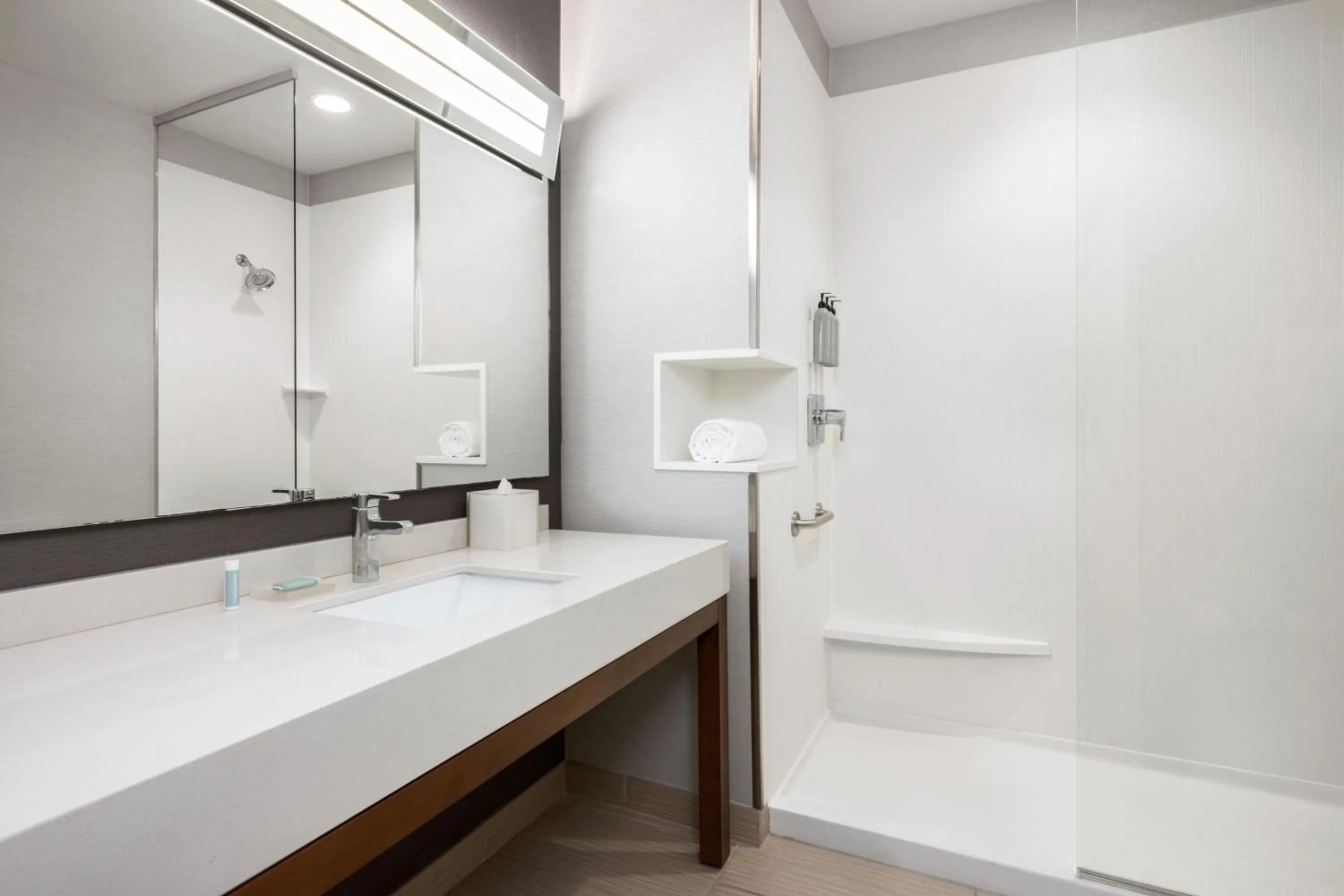 Bathroom in Courtyard by Marriott Auburn