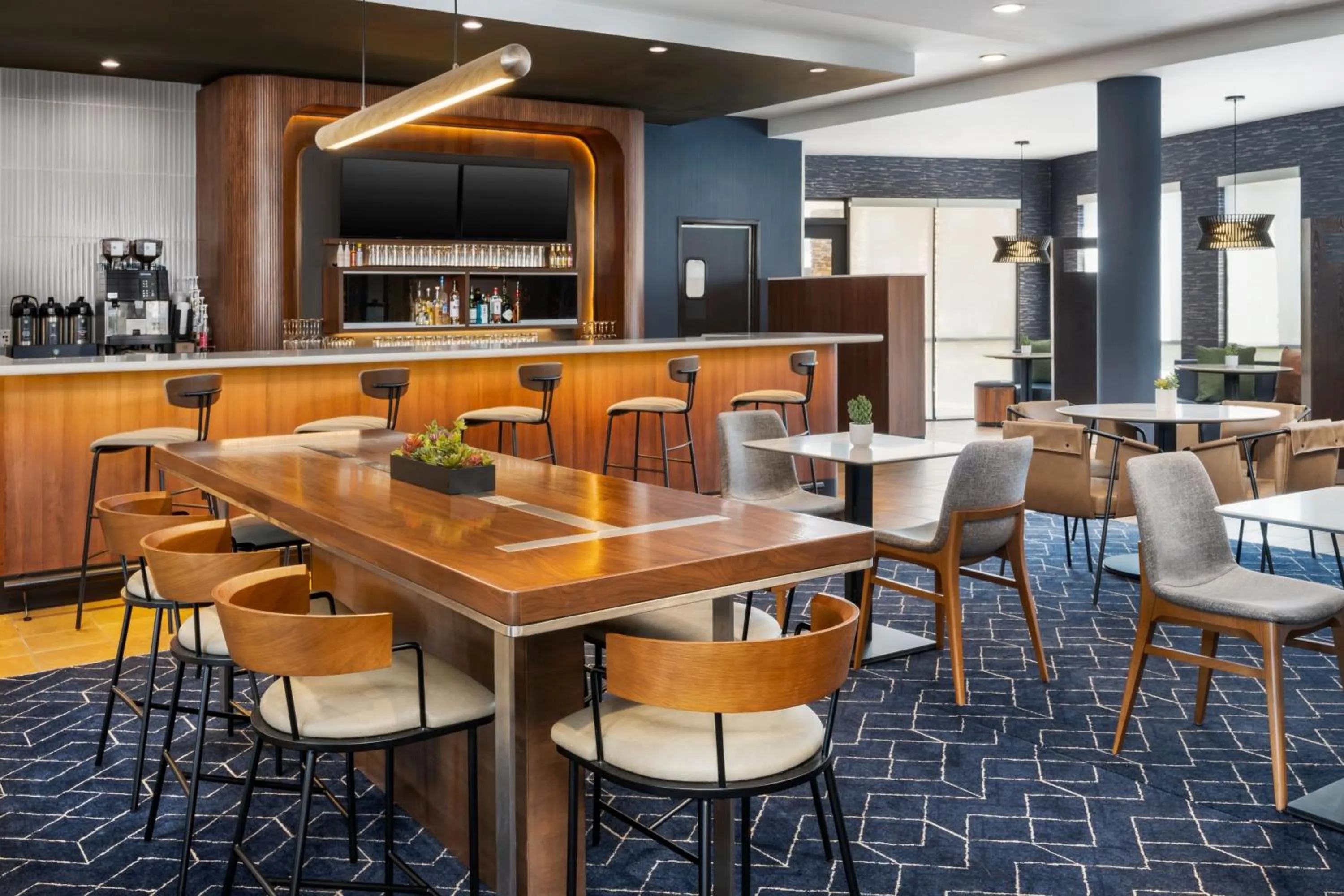 Lounge or bar in Courtyard by Marriott Auburn
