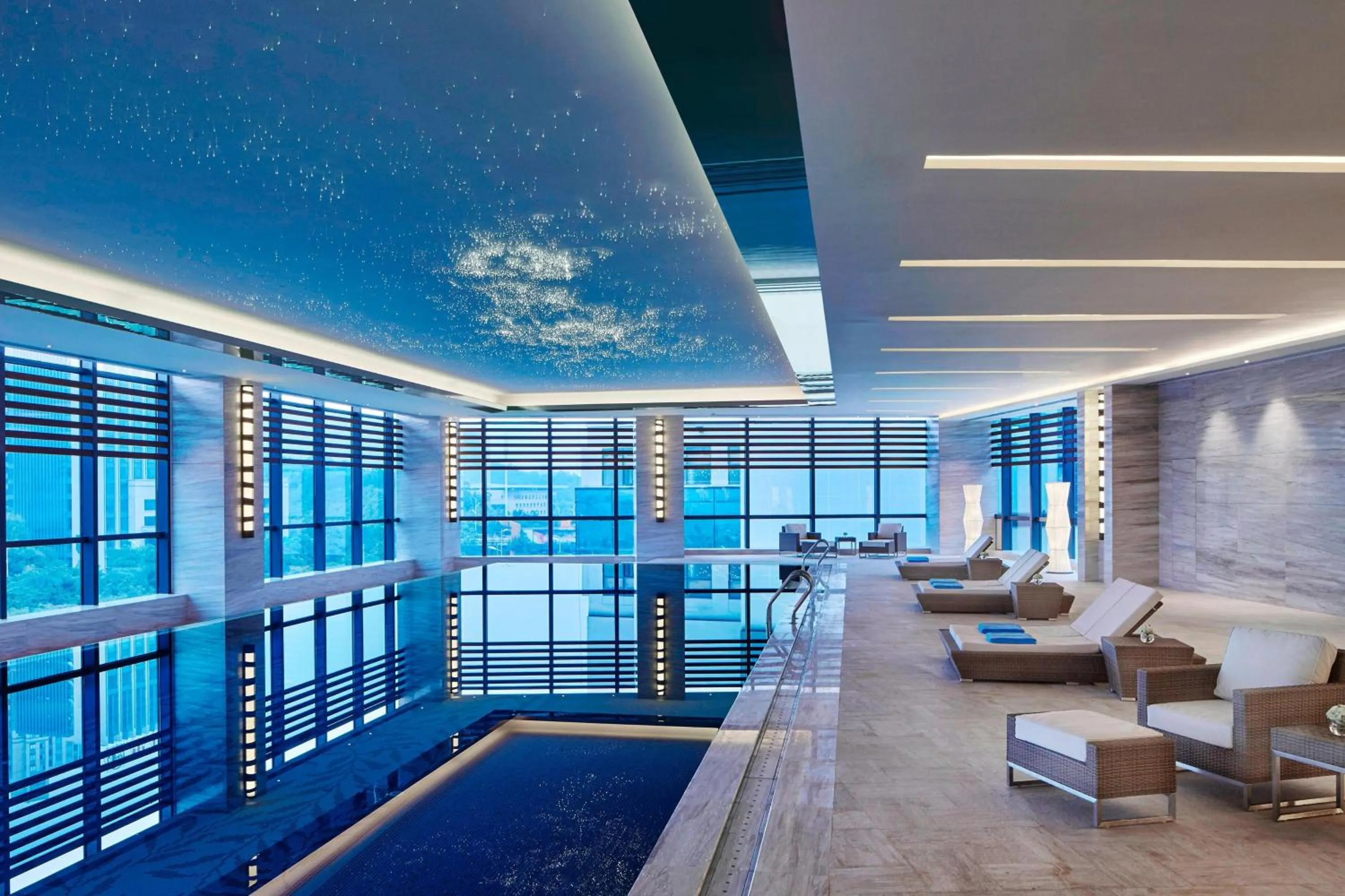 Swimming pool in Zhuzhou Marriott Hotel