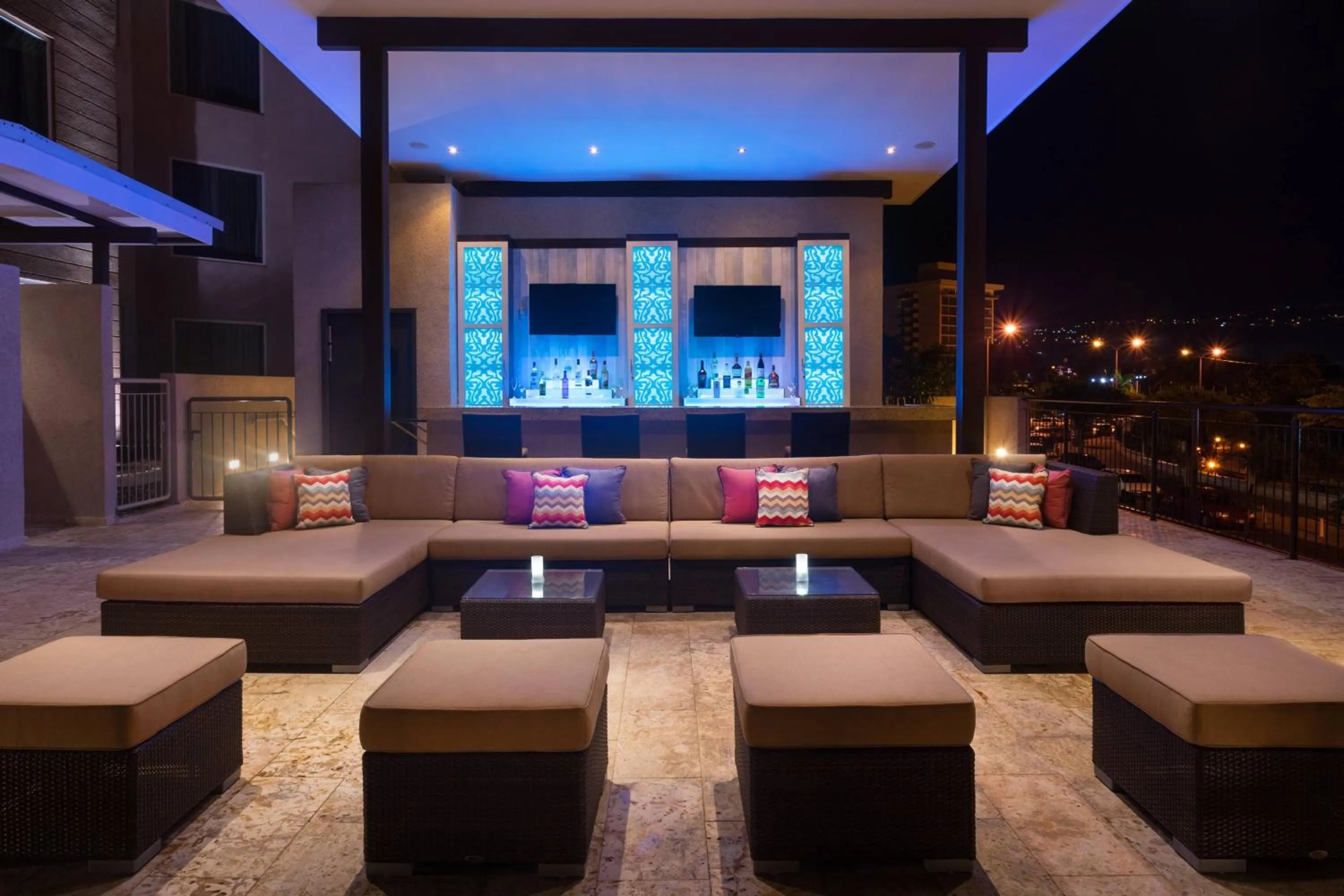 Swimming pool in Courtyard by Marriott Kingston, Jamaica