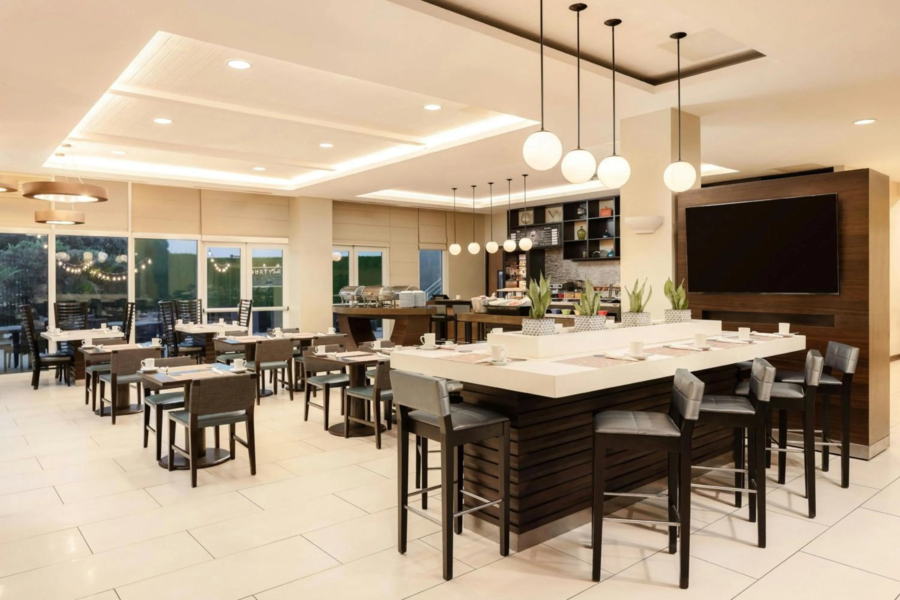 Lounge or bar in Courtyard by Marriott Kingston, Jamaica