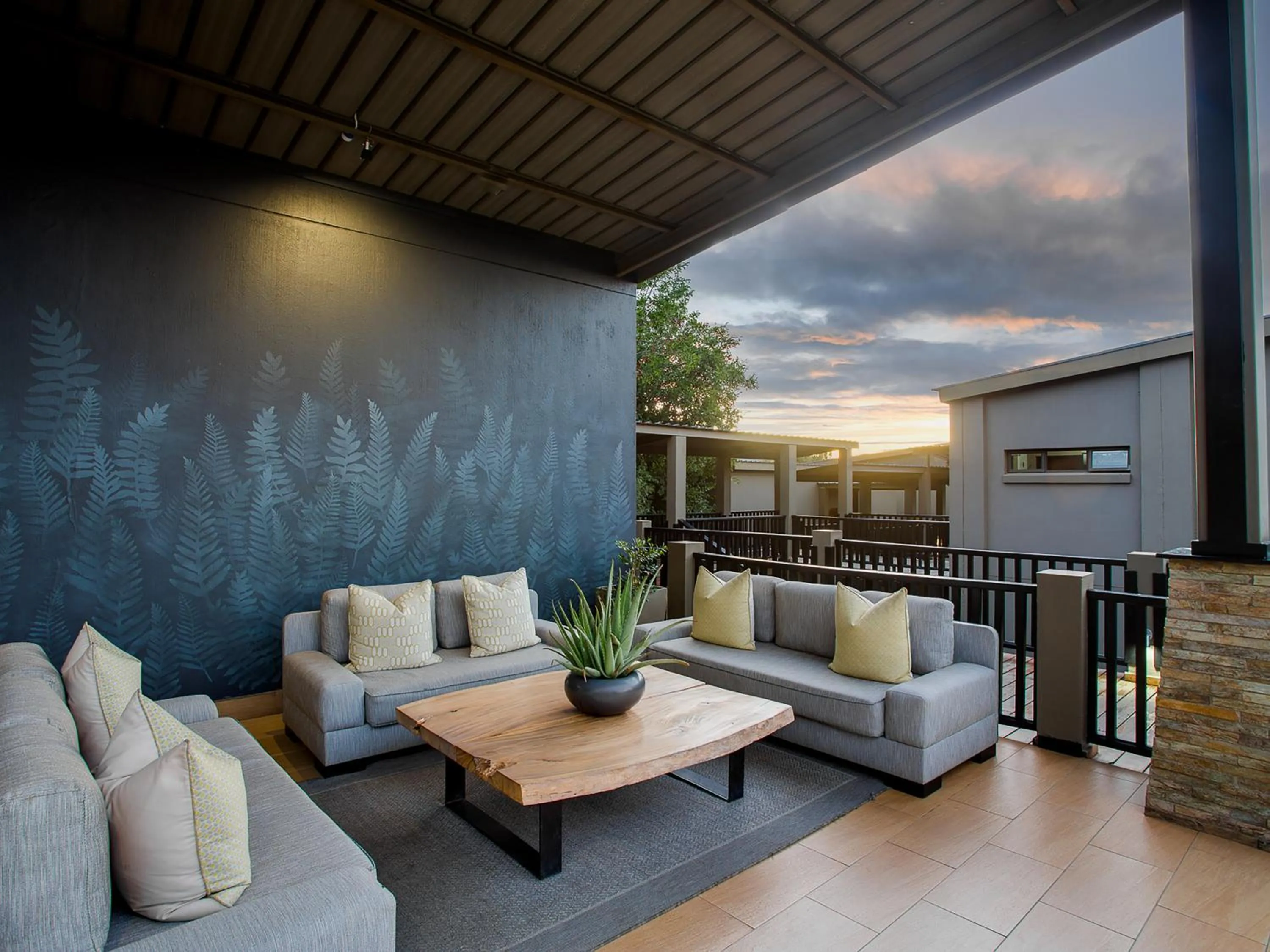 Lounge or bar in Shepherds Tree Game Reserve